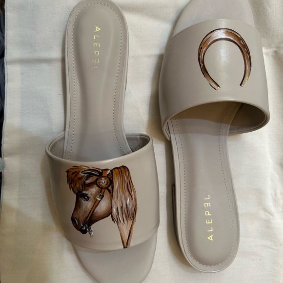 Alepel- Horseshoe beige slides - Picture 3 of 3